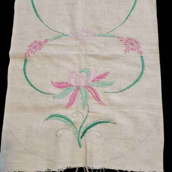 Vintage Embroidered Linen Floral Table Runner Dresser Scarf Unfinished Edges - Picture 2 of 5